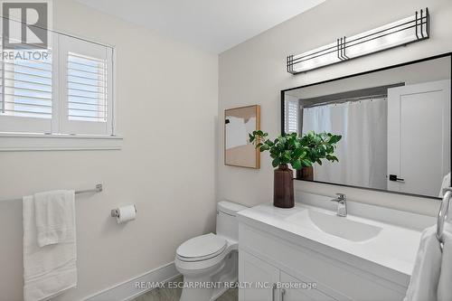 2347 Tweedsmuir Court, Burlington, ON - Indoor Photo Showing Bathroom