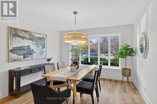 2347 Tweedsmuir Court, Burlington, ON - Indoor Photo Showing Dining Room