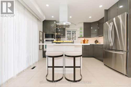 75 Breckonwood Crescent, Markham, ON - Indoor Photo Showing Kitchen With Upgraded Kitchen