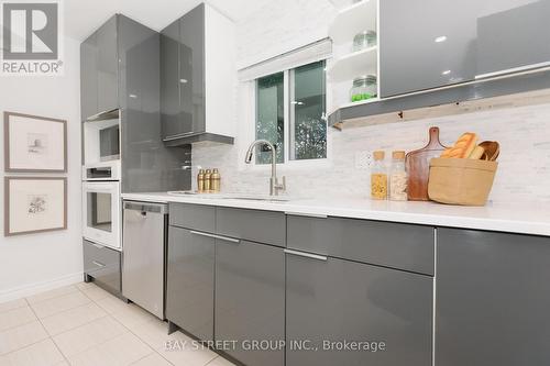 75 Breckonwood Crescent, Markham, ON - Indoor Photo Showing Kitchen