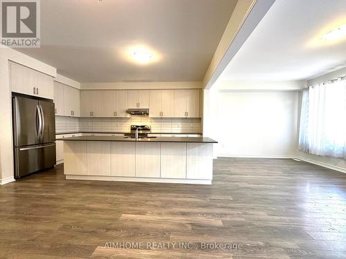 21 Viola St. Street, East Gwillimbury, ON - Indoor Photo Showing Kitchen