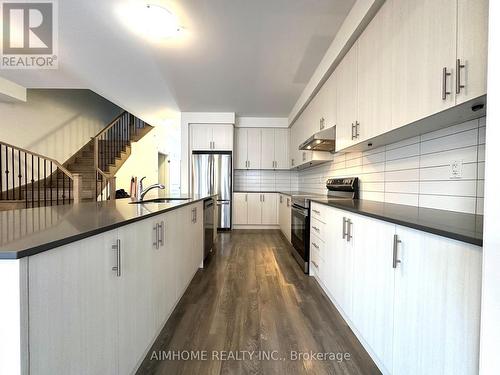 21 Viola St. Street, East Gwillimbury, ON - Indoor Photo Showing Kitchen With Upgraded Kitchen