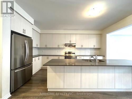 21 Viola St. Street, East Gwillimbury, ON - Indoor Photo Showing Kitchen With Double Sink With Upgraded Kitchen