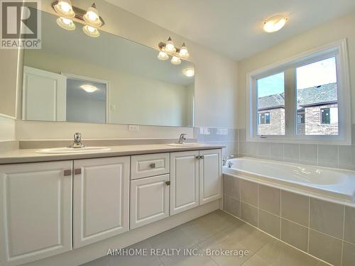 21 Viola St. Street, East Gwillimbury, ON - Indoor Photo Showing Bathroom