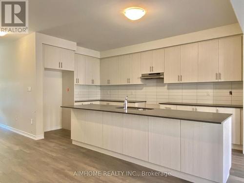 21 Viola St. Street, East Gwillimbury, ON - Indoor Photo Showing Kitchen