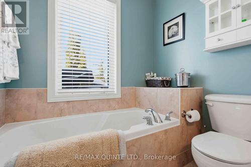 43 Gavey Street, Belleville (Thurlow Ward), ON - Indoor Photo Showing Bathroom