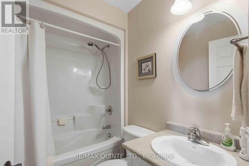 43 Gavey Street, Belleville (Thurlow Ward), ON - Indoor Photo Showing Bathroom