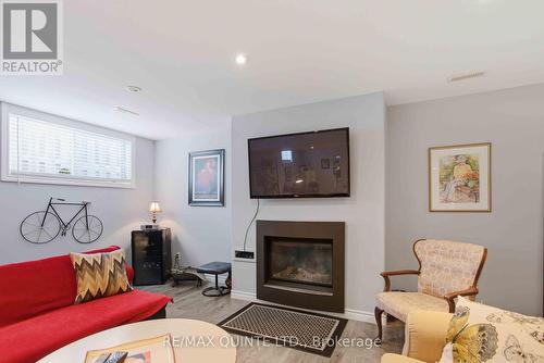43 Gavey Street, Belleville (Thurlow Ward), ON - Indoor Photo Showing Living Room With Fireplace