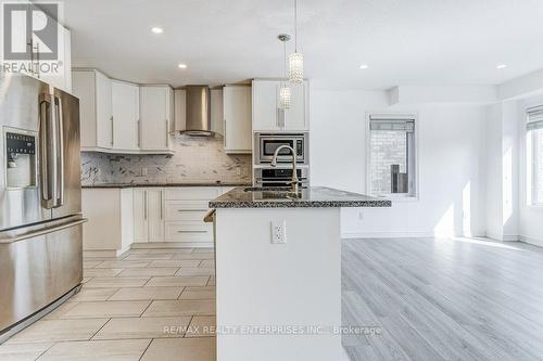 318 Old Huron Road N, Kitchener, ON - Indoor Photo Showing Kitchen With Stainless Steel Kitchen With Upgraded Kitchen