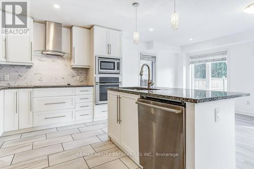 318 Old Huron Road N, Kitchener, ON - Indoor Photo Showing Kitchen With Upgraded Kitchen