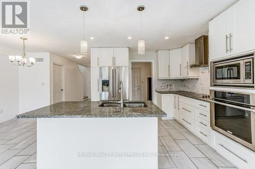 318 Old Huron Road N, Kitchener, ON - Indoor Photo Showing Kitchen With Stainless Steel Kitchen With Double Sink With Upgraded Kitchen