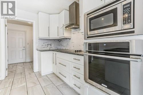 318 Old Huron Road N, Kitchener, ON - Indoor Photo Showing Kitchen