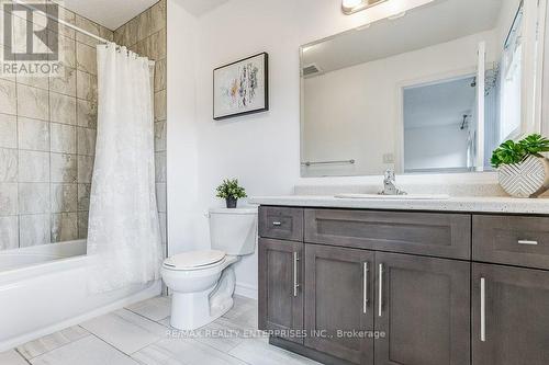 318 Old Huron Road N, Kitchener, ON - Indoor Photo Showing Bathroom