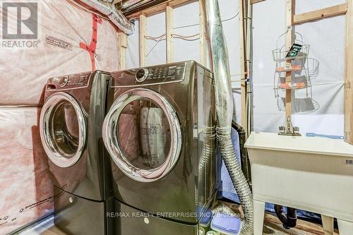 318 Old Huron Road N, Kitchener, ON - Indoor Photo Showing Laundry Room