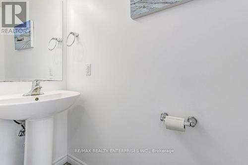 318 Old Huron Road N, Kitchener, ON - Indoor Photo Showing Bathroom