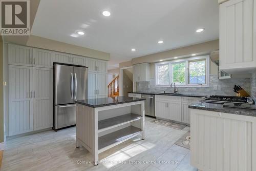 110 Forest Glen Drive, Gravenhurst (Muskoka (S)), ON - Indoor Photo Showing Kitchen With Stainless Steel Kitchen With Upgraded Kitchen