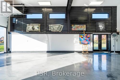 4 Raintree Court, Clearview, ON - Indoor Photo Showing Garage