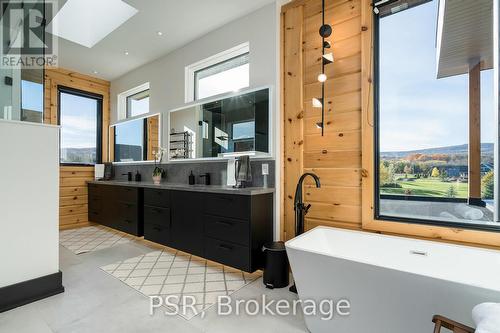 4 Raintree Court, Clearview, ON - Indoor