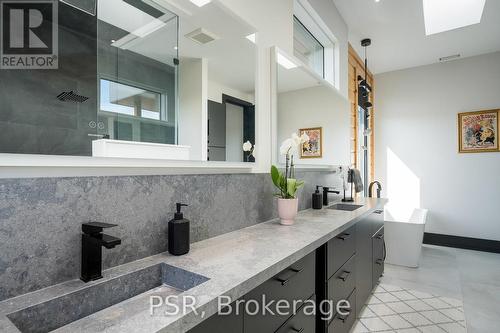 4 Raintree Court, Clearview, ON - Indoor