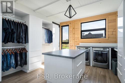 4 Raintree Court, Clearview, ON - Indoor Photo Showing Laundry Room