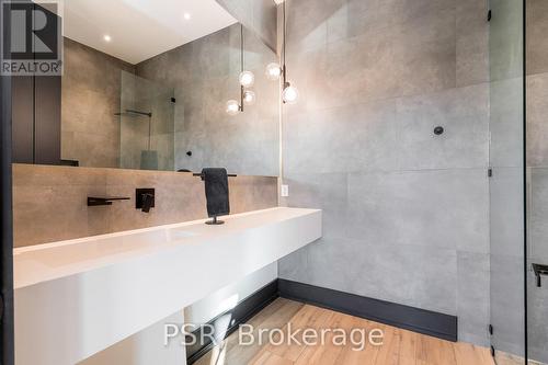 4 Raintree Court, Clearview, ON - Indoor Photo Showing Bathroom