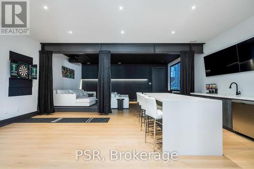 4 Raintree Court, Clearview, ON - Indoor Photo Showing Kitchen