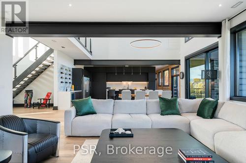 4 Raintree Court, Clearview, ON - Indoor Photo Showing Living Room