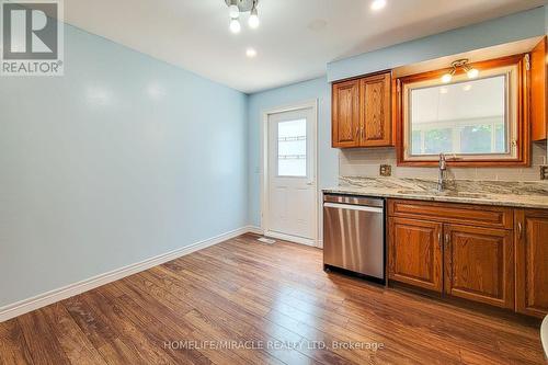 4433 Meadowvale Drive, Niagara Falls, ON - Indoor Photo Showing Kitchen