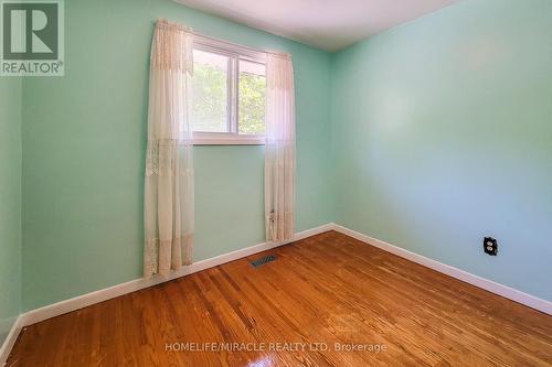 4433 Meadowvale Drive, Niagara Falls, ON - Indoor Photo Showing Other Room