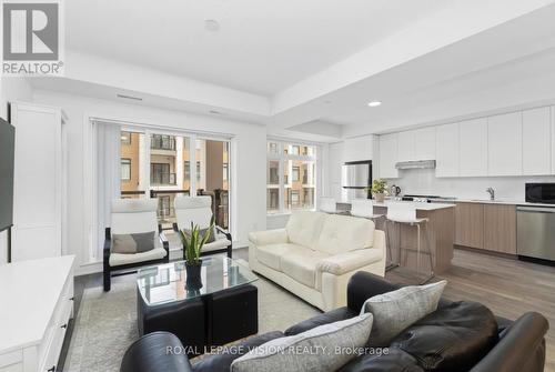 209 - 130 Canon Jackson Drive, Toronto, ON - Indoor Photo Showing Living Room