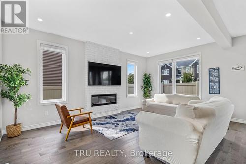 20 Coppermine Street, Ottawa, ON - Indoor Photo Showing Living Room With Fireplace