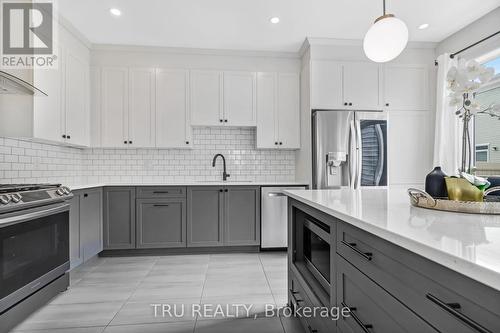 20 Coppermine Street, Ottawa, ON - Indoor Photo Showing Kitchen With Stainless Steel Kitchen With Upgraded Kitchen