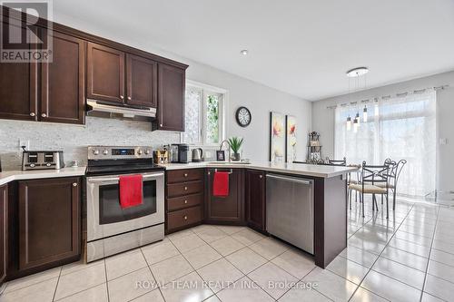 218 Richardson Crescent, Bradford West Gwillimbury, ON - Indoor Photo Showing Kitchen