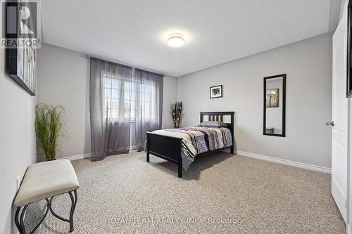 218 Richardson Crescent, Bradford West Gwillimbury, ON - Indoor Photo Showing Bedroom