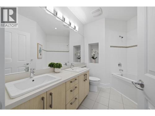 114 3178 Dayanee Springs Boulevard, Coquitlam, BC - Indoor Photo Showing Bathroom