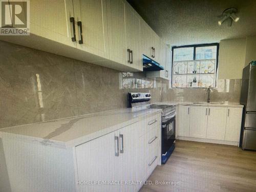 303 - 665 Kennedy Road, Toronto, ON - Indoor Photo Showing Kitchen