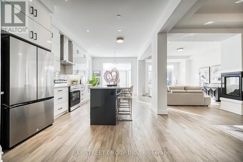 3190 William Cutmore Boulevard, Oakville, ON - Indoor Photo Showing Kitchen With Stainless Steel Kitchen With Upgraded Kitchen