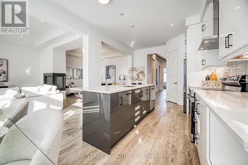 3190 William Cutmore Boulevard, Oakville, ON - Indoor Photo Showing Kitchen With Upgraded Kitchen