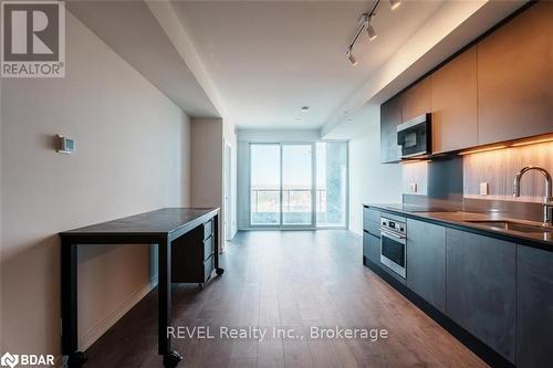 39 Mary Street, Barrie, ON - Indoor Photo Showing Kitchen