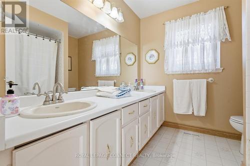4307 Garnetwood Chase, Mississauga, ON - Indoor Photo Showing Bathroom