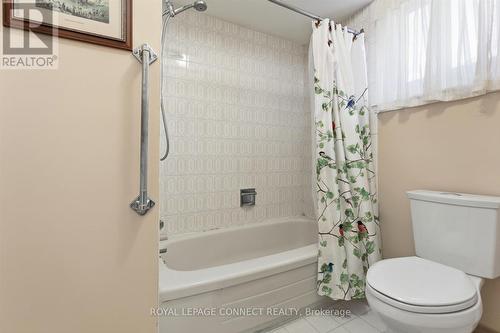 4307 Garnetwood Chase, Mississauga, ON - Indoor Photo Showing Bathroom