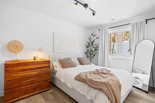 Primary bedroom - 4701  - 4703 Rue Du Gai-Luron, Sainte-Adèle, QC - Indoor Photo Showing Bedroom