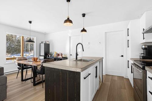 Cuisine - 4701  - 4703 Rue Du Gai-Luron, Sainte-Adèle, QC - Indoor Photo Showing Kitchen With Upgraded Kitchen