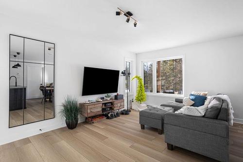 Salon - 4701  - 4703 Rue Du Gai-Luron, Sainte-Adèle, QC - Indoor Photo Showing Living Room