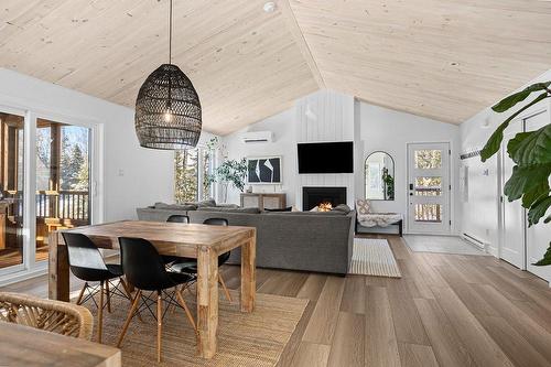 Vue d'ensemble - 4701  - 4703 Rue Du Gai-Luron, Sainte-Adèle, QC - Indoor Photo Showing Dining Room With Fireplace