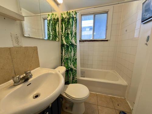 Bathroom - 10171 Av. De Cobourg, Montréal (Montréal-Nord), QC - Indoor Photo Showing Bathroom