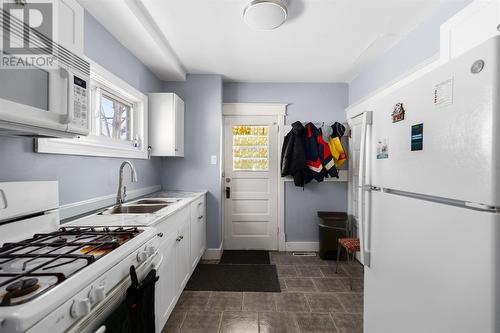 324 Fifth Ave, Sault Ste. Marie, ON - Indoor Photo Showing Kitchen With Double Sink