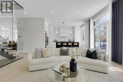 623 Rowanwood Avenue, Ottawa, ON - Indoor Photo Showing Living Room