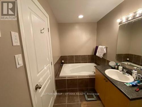 304 Grey Seal Circle, Ottawa, ON - Indoor Photo Showing Bathroom