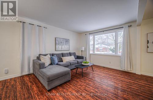 60 Dudhope Avenue, Cambridge, ON - Indoor Photo Showing Living Room